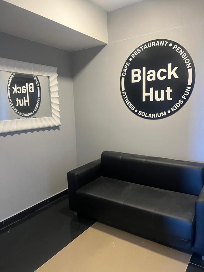 Black Hut Pension&Restaurant *** Hotel ดูนาจสก้า สเตรด้า ภายนอก รูปภาพ